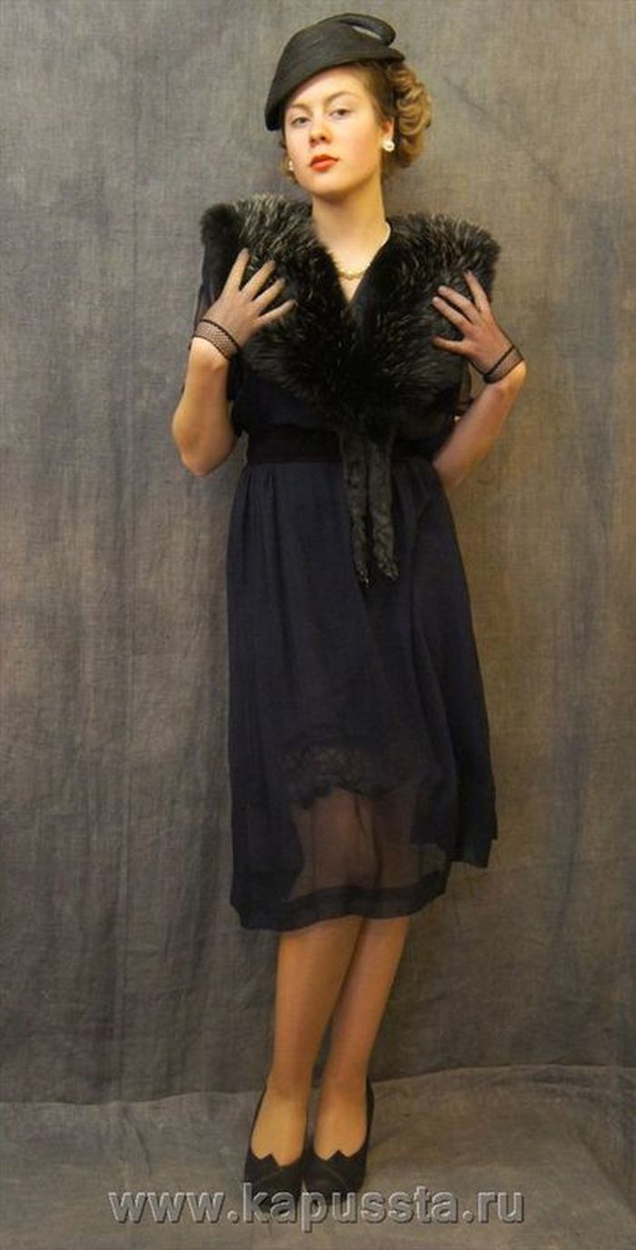 Крепдешиновое полупрозрачное платье с чернобуркой